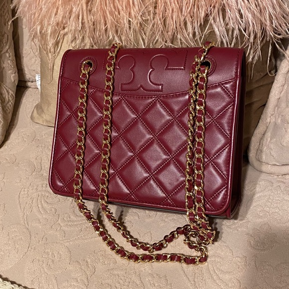 Tory Burch Handbags - 💯TORY BURCH SAVANNAH CONVERTIBLE SHOULDER BAG IN IMPERIAL GARNET